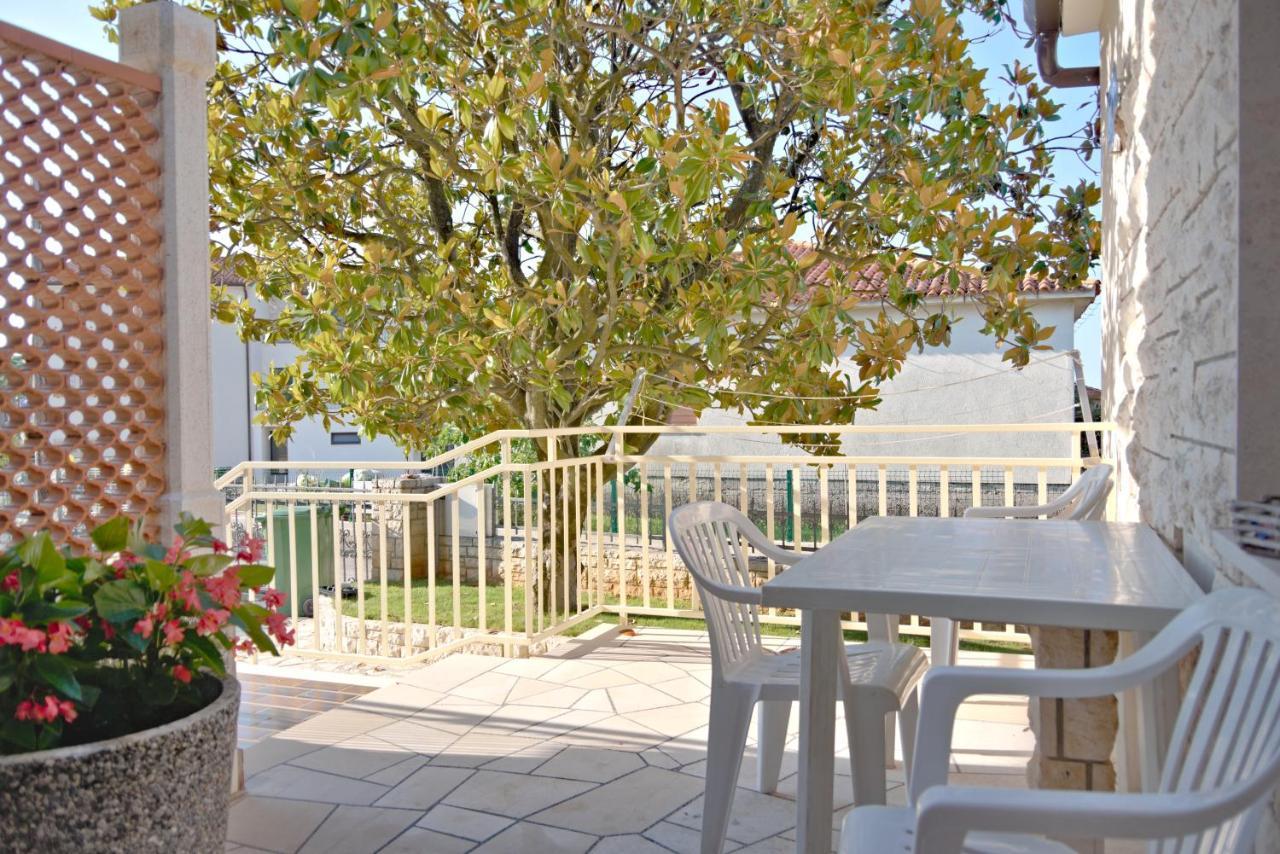 Apartments Vili Umag Buitenkant foto