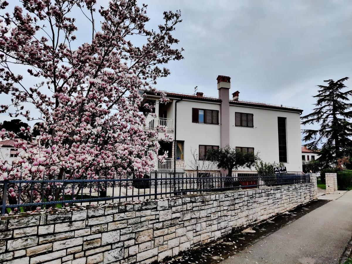 Apartments Vili Umag Buitenkant foto